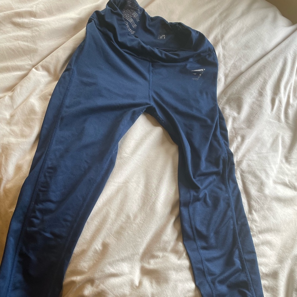 Gym shark leggings